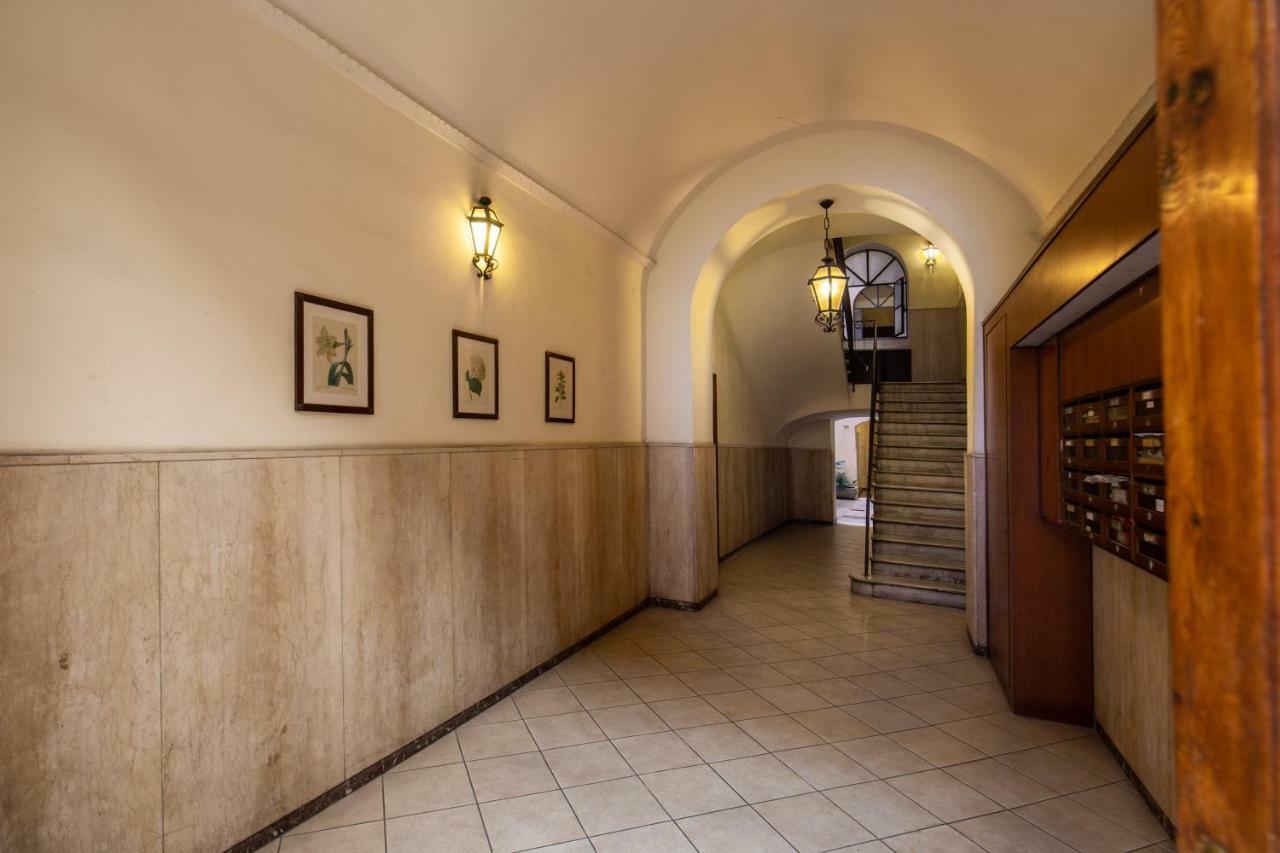 Guest House O Affittacamere La Civetta Di Trastevere B โรม ภายนอก รูปภาพ