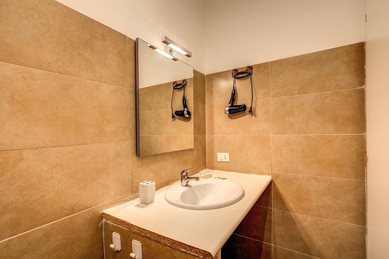 Guest House O Affittacamere La Civetta Di Trastevere B โรม ภายนอก รูปภาพ