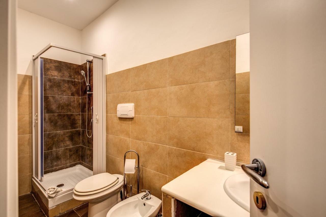 Guest House O Affittacamere La Civetta Di Trastevere B โรม ภายนอก รูปภาพ